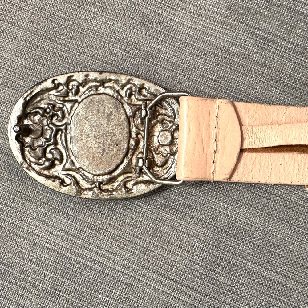 Pink leather belt with silver tone Western style buckle. Women's Size XL - Picture 7 of 11